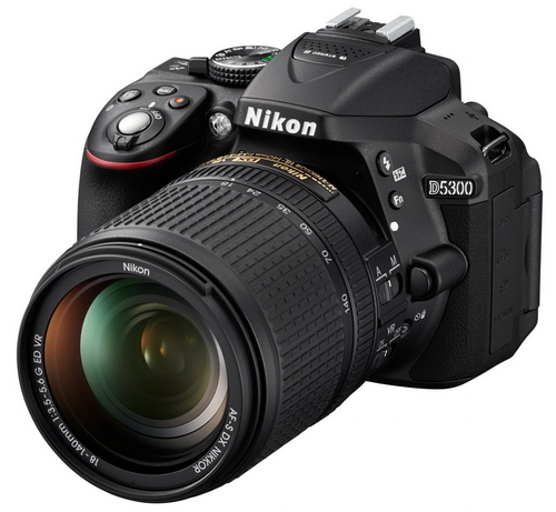 Nikon D5300 dostal Wi-Fi a přišel o AA filtr