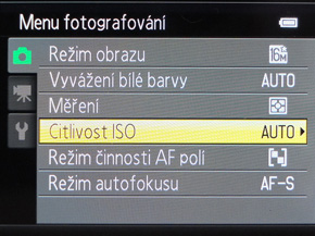 Nikon Coolpix S8200: kapesní mikroskop