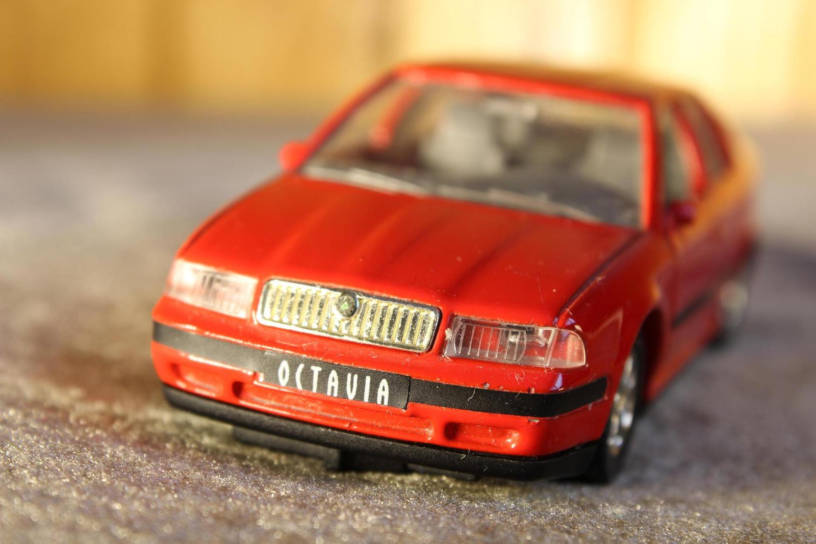 DSLR vs kompakt: Canon EOS 1200D s 18-55mm, Sony RX100