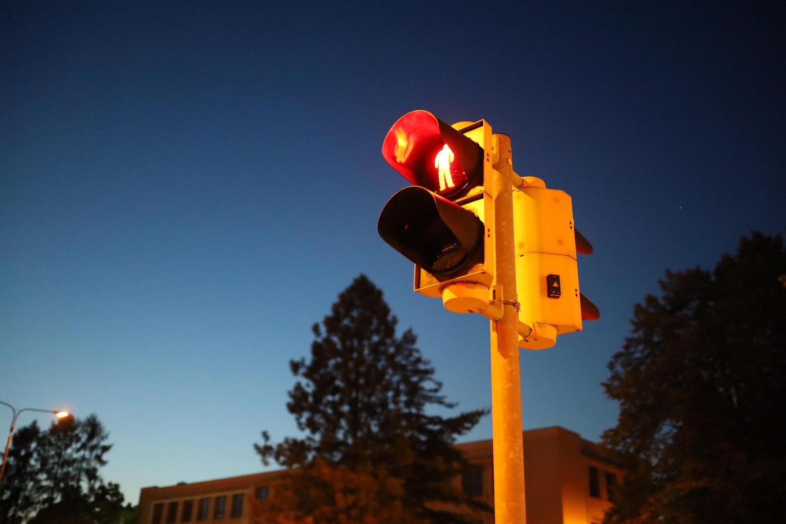 Canon EF 35mm f/2 IS USM