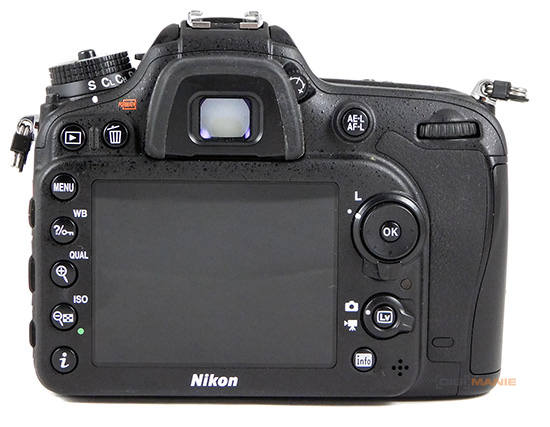 Nikon D7200: přesvědčivé zrcadlo