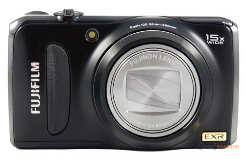 Fujifilm FinePix F300EXR: klame tělem