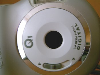 Q1 Digital: hračka s jednoduchou optikou