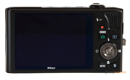 Nikon Coolpix S8000: stabilní dravec