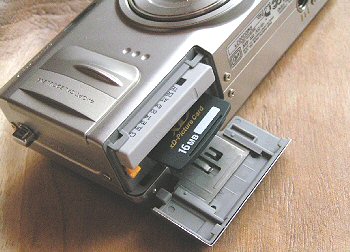 FinePix F810: použitelných 12 milionů a málo šumu