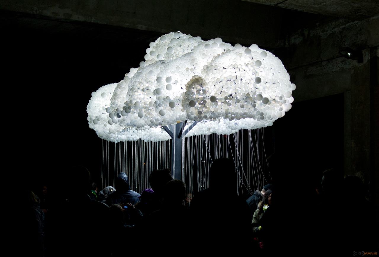 GLOW 2013: umělecká světelná show