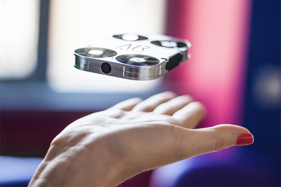 AirSelfie, miniaturní dron pro selfie snímky