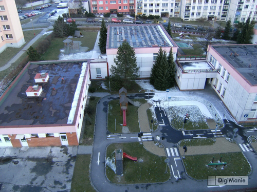 FinePix F480: levný kompakt se širokoúhlým objektivem