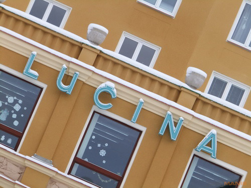 Fujifilm FinePix F300EXR: klame tělem