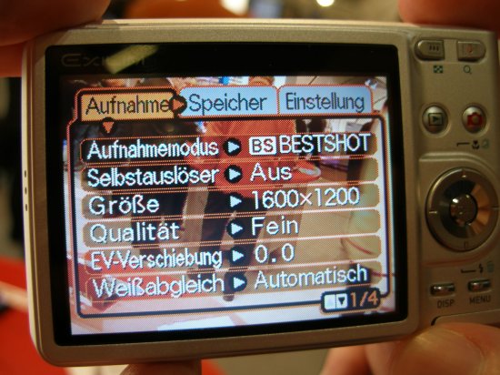 CeBIT 2005: Casio EX-Z57 s 2,7" displejem