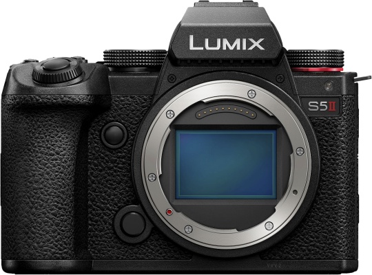 Panasonic konečně přijde s fázovým AF, prý by měl představit Lumix S5 II