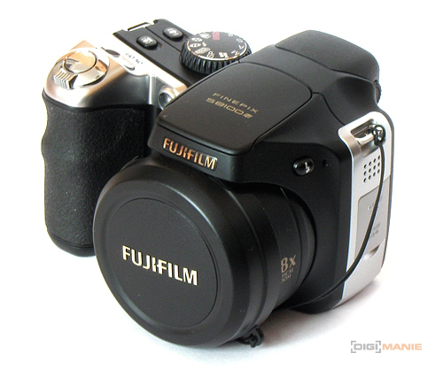 FinePix S8100fd: mají se ostatní ultrazoomy bát?