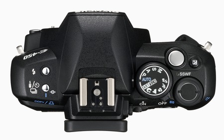 Olympus představil novou zrcadlovku E-450