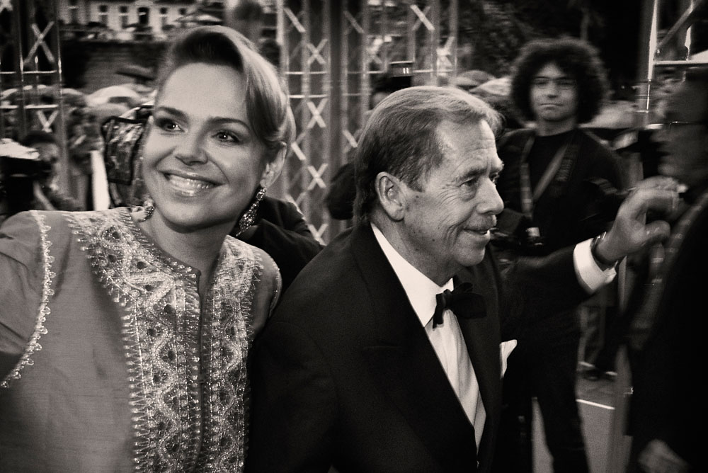 Ejhle člověk 25: Společenské události