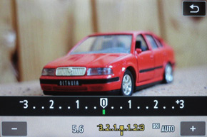 Canon EOS M: první pokus