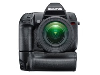 Olympus P-1 a Nikon D40X