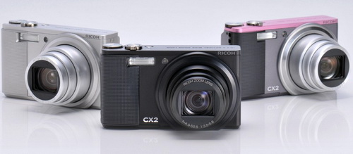 Malý Ricoh CX2 s 10,7× optickým zoomem