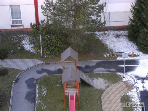 FinePix F480: levný kompakt se širokoúhlým objektivem