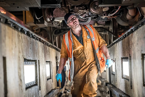 Noční cyklus fotografií 24 Hour Economy nafocený se Sony A7S