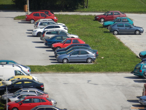 Nikon Coolpix S9100: rudý bojovník