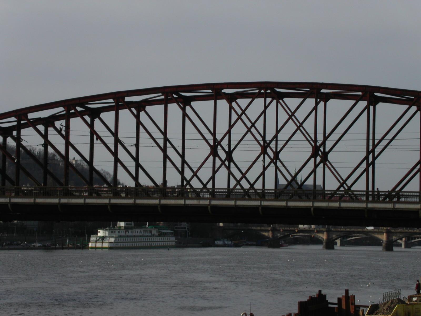 Minolta DiMAGE F100: Stříbrný elegán