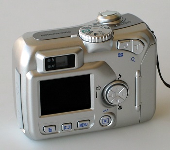 Nikon Coolpix 3100: Novinka ladných tvarů