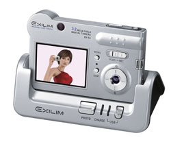 Malý Pentax a ultratenké Casio