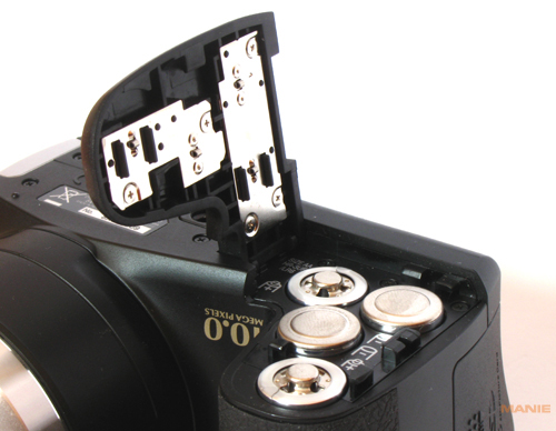 FinePix S8100fd: mají se ostatní ultrazoomy bát?