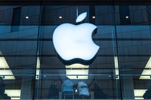 iOS 26.5 klepe na dveře: Šifrované RCS a reklamy v Maps