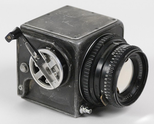 První Hasselblad, který byl ve vesmíru, byl vydražen za 280 tisíc dolarů