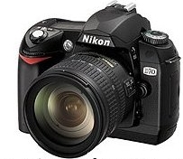 Nikon zvyšuje produkci D70 a končí s kompakty na kinofilm