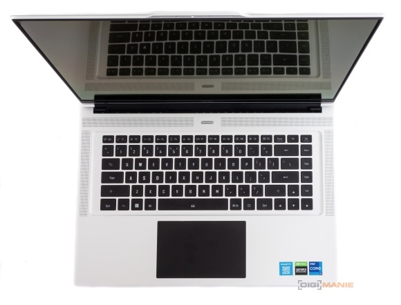 Gigabyte Aero 16 XE5: s panelem AMOLED nejen na práci