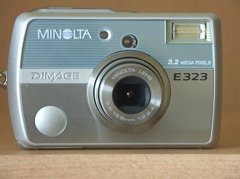 Minolta DiMAGE E323: svižný třímegapixel od Minolty