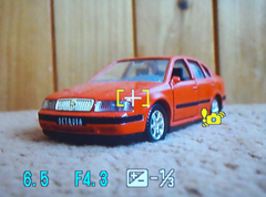 Fujifilm FinePix F300EXR: klame tělem