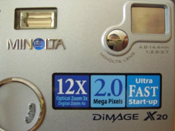 Minolta DiMAGE X20: Dvacítka je nejjednodušším X-kem
