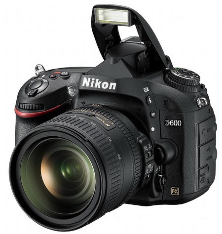 Nikon svolává D600 do servisu, a to i po záruce