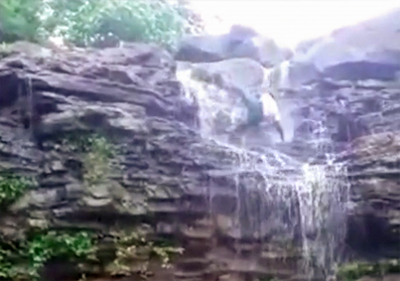 Další Ind se zřítil z vodopádu při focení, chtěl selfie