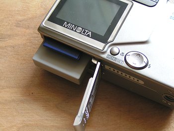 G500: rychlý pětimegapixel se dvěma sloty