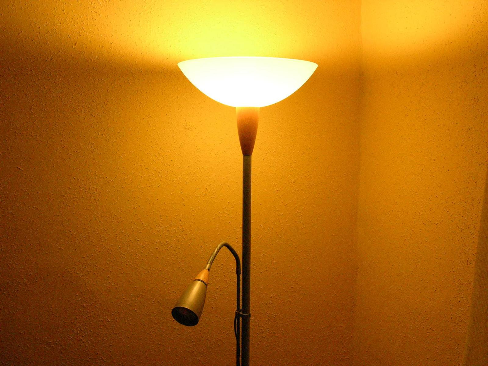 Coolpix 8700: zrcadlovka v zajetí osmiček