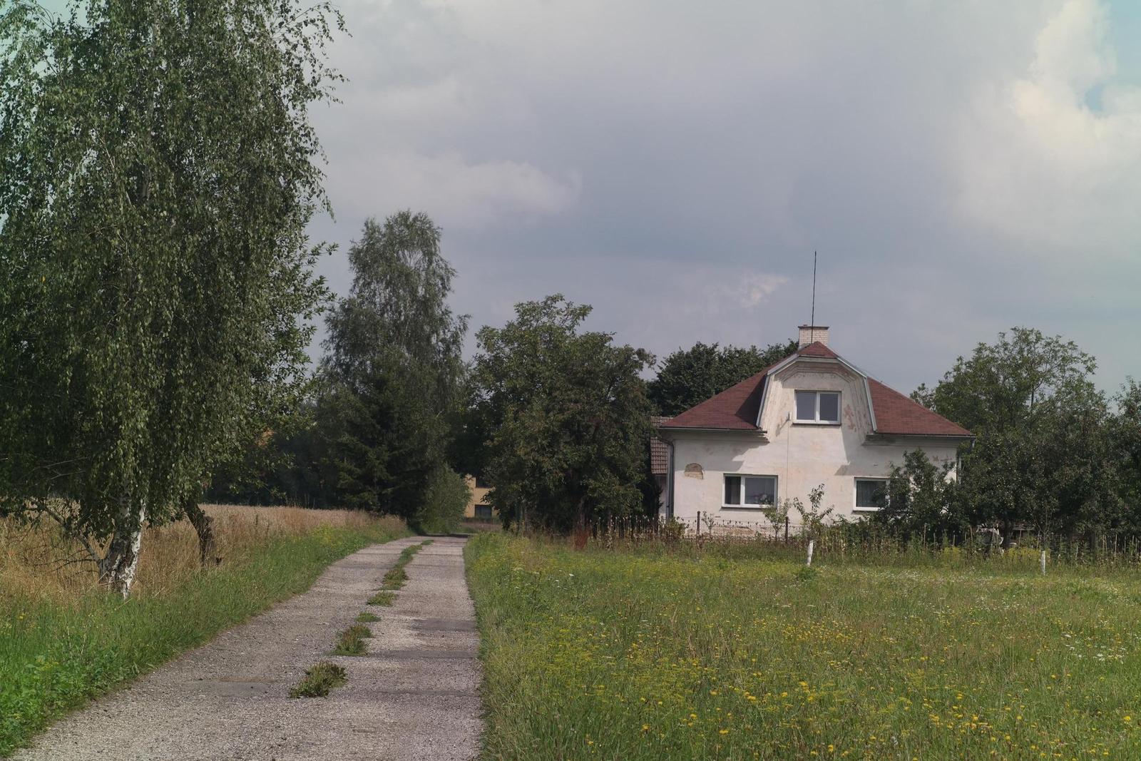 Jupiter-9 85mm F2.0 (M39)