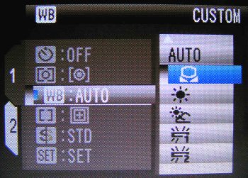 FinePix E900: Devítimilionový nadupaný kompakt