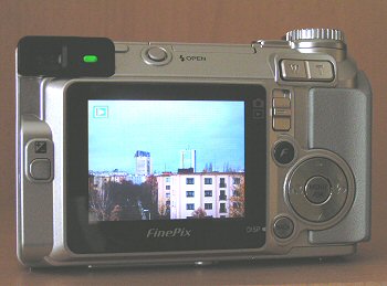 FinePix E500: robustní kapesní čtyřmegapixel