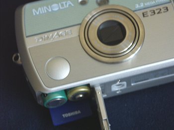 Minolta DiMAGE E323: svižný třímegapixel od Minolty