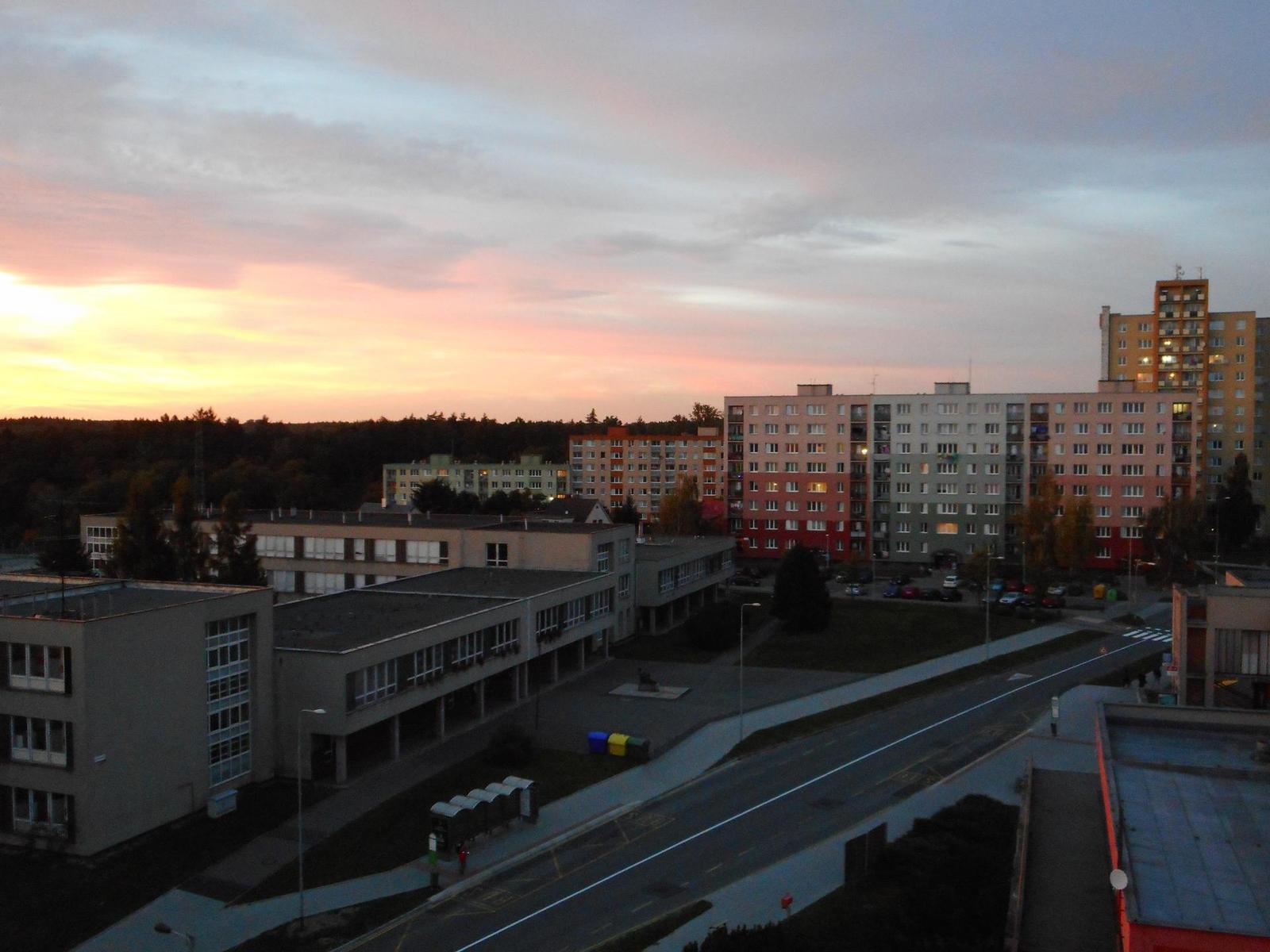 Kompakt nebo smartphone? Co za 4500 Kč fotí lépe?