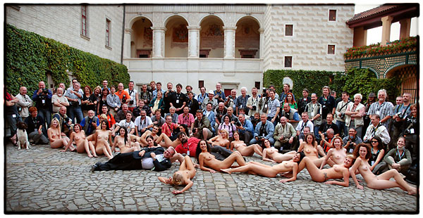 Ejhle člověk 25: Společenské události