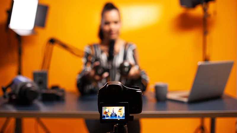 Fotografka zaplatila 50.000 USD za 100.000 falešných sledujících, teď se soudí