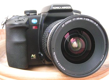 Dynax 7D: klidná síla