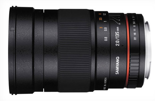 Samyang uvedl objektiv 135mm F2.0 a 135mm T2.2