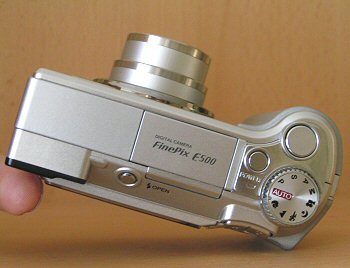 FinePix E500: robustní kapesní čtyřmegapixel