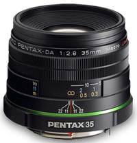 Pentax uvedl pět nových objektivů